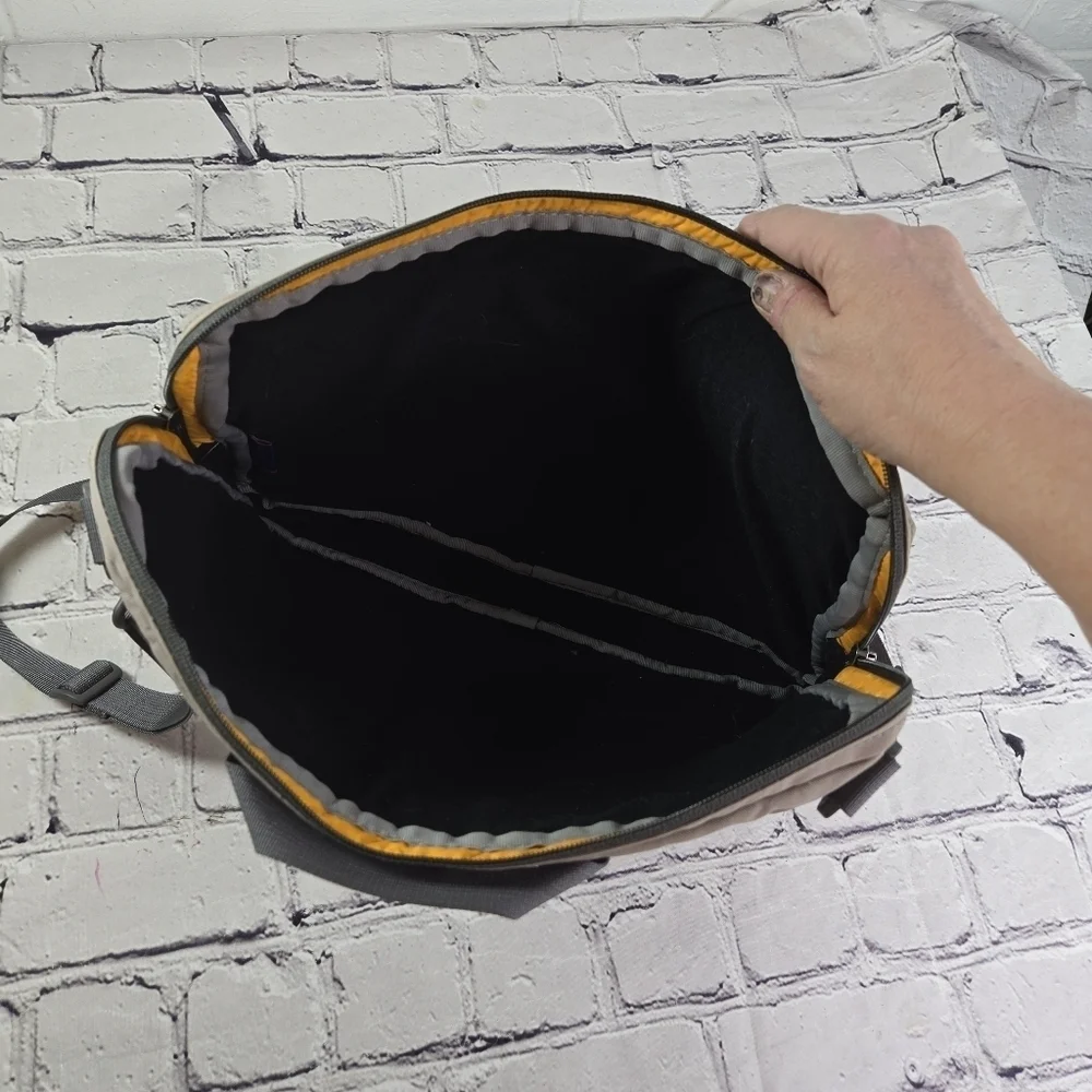 Cotopaxi Chuspa Messenger Bag In Light gray padded laptop bag